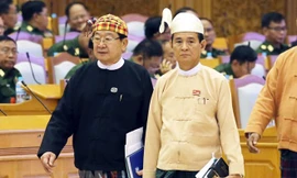 Ông U Win Myint (phải) trong cuộc họp Quốc hội Myanmar tại Nay Pyi Taw ngày 28/3. (Nguồn: THX/TTXVN)