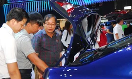 Đủ chiêu ‘móc túi’ người mua ô tô dịp Tết