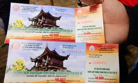 Nhiều người khi đi du xuân, cúng lễ ở Yên Tử đã phản đối việc thu phí tại đây. Ảnh: Minh Cương