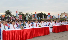 Lễ thượng cờ Thống nhất non sông ngày 30/4/2018 tại Di tích Quốc gia đặc biệt Đôi bờ Hiền Lương-Bến Hải. Ảnh: Đ.V