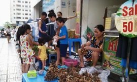 Tái diễn chợ 'cóc' tại khu chung cư