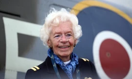 Mary Ellis, nữ phi công tiên phong thời Thế chiến II. Ảnh: Twitter.