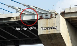 Dầm thép ngang bị nứt sẽ được thay thế 60%. Ảnh: Cửu Long.
