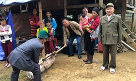 Bà con dân tộc Thái mổ trâu, thịt lợn ăn mừng tuyển U23 đá chung kết