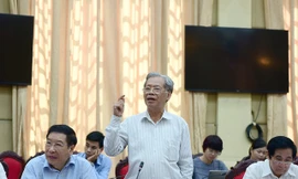 Ông Thang Văn Phúc - nguyên Thứ trưởng Bộ Nội vụ phát biểu tại hội thảo