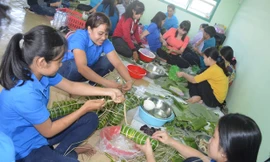 Hội thi gói bánh tét tặng người nghèo