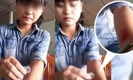 Cô gái ở Nghệ An cắt tay ngay sau khi chia tay người yêu.
