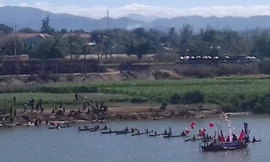 Kon Tum: Đua thuyền độc mộc Xuân 2018 trên sông Đăk Bla