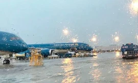 Nhiều chuyến bay nội địa và quốc tế phải điều chỉnh vì ảnh hưởng của bão số 6.
