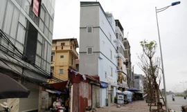 Nhà mỏng, méo trên đường Võ Chi Công. Ảnh: Hải Linh