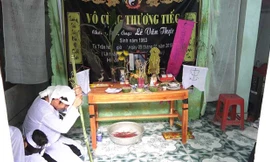 Người thân đã làm lễ gọi hồn, làm tang cho nạn nhân Lê Văn Thực (được xác định đã chết, mất tích, không tìm thấy thi thể). Ảnh: Hoàng Lam 