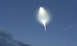  UFO hình điếu xì gà bay trên bầu trời Chebarkul.