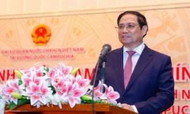 Thủ tướng: Giải quyết vướng mắc cho bà con người Việt ở Campuchia, khó mấy cũng phải làm!