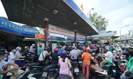 Phó Thủ tướng yêu cầu Bộ Công Thương, Tài chính bảo đảm nguồn cung xăng dầu 