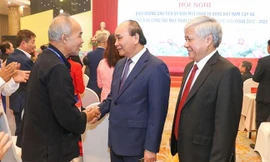 Biểu dương 299 tấm gương 'ăn cơm nhà, thổi tù và hàng tổng'