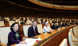 Hỗ trợ người thu nhập thấp khi giá hàng hóa thiết yếu, xăng dầu, sách giáo khoa tăng cao