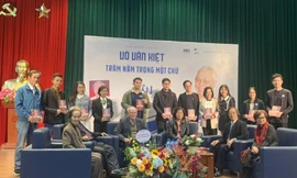 Ra mắt sách 'Võ Văn Kiệt trăm năm trong một chữ Dân'