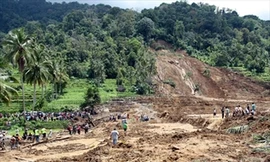 Hai vụ lở đất xảy ra ở Indonesia khiến 16 người thiệt mạng