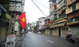 Sáng mùng 1 Tết bình yên ở Hà Nội