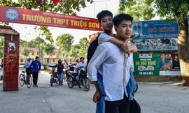 Đôi bạn 10 năm cõng nhau đến trường ở Thanh Hóa chia xa trong tiếc nuối