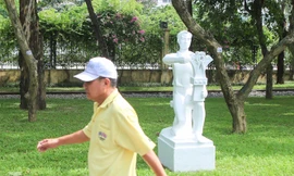 Sau lòe loẹt màu sắc, tượng ở công viên Thống Nhất mặc lại 'áo trắng'