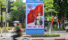 Phố phường rợp cờ hoa chào mừng 1010 năm Thăng Long - Hà Nội