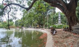 Cận cảnh vòng cung bờ kè khối bê tông 'khổng lồ' vừa kết nối ở Hồ Gươm