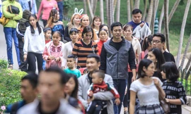 Công viên Thủ Lệ đặc người trong ngày Tết Dương lịch