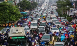 Mưa triền miên, phố phường Hà Nội tắc tứ bề ngày đầu tuần