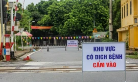 Bên trong khu phố ở Hà Nam bị phong tỏa vì ca mắc COVID-19