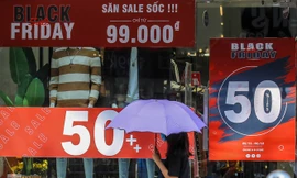 Giảm giá sốc cả tuần, 'phố mua sắm' vẫn ảm đạm trước Black Friday