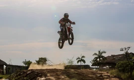 Cận cảnh đường đua xe địa hình đầu tiên ở Hà Nội