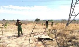 Phát hiện thi thể nam giới bị bịt mắt, nhiều thương tích ở bãi đất trống