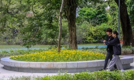 Hồ Hoàn Kiếm có gì đặc biệt sau khi 'thay áo mới'?