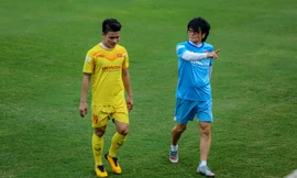 Tuyển Việt Nam: Quang Hải bất ngờ rời sân tập, nghi dính chấn thương 