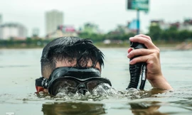 'Luyện binh tinh nhuệ' cứu nạn dưới nước ở hồ Linh Đàm