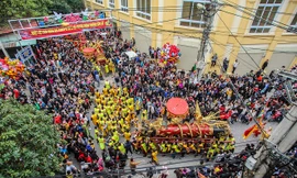 Cả trăm trai tráng Đồng Kỵ khoe sức mạnh, rước 2 'đại pháo' dài 6m