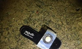 Kẻ bịt mặt dùng dao uy hiếp cô gái, ép chuyển tiền vào tài khoản