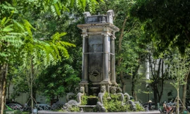 Đeo đai sắt cho đài phun nước cổ nhất Hà Nội