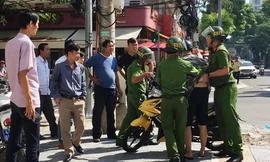 Bị dừng xe kiểm tra, rút dao đâm trọng thương CSGT