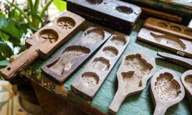 Bí ẩn sau những khuôn bánh Trung Thu cổ xưa tinh xảo nhất và tục thờ trăng bái thần