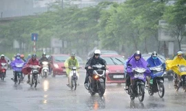 Bão số 7 đang tiến vào miền Bắc, Hà Nội bước vào những ngày mưa lớn dầm dề