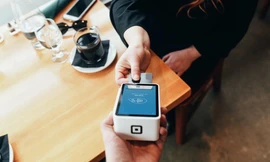 Kết thân với thẻ thanh toán, bạn đã bỏ túi ngay một tuyệt chiêu quản lý tài chính đơn giản