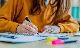 Ký sự ôn thi của 2K2-ers: Đừng share “thần” xoài nữa, chúng tớ chỉ cần “thần” điều hòa!