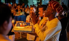 Mừng sinh nhật 18 tuổi của khoa, sinh viên “nhà người ta” có ngay lễ hội văn hóa quốc tế