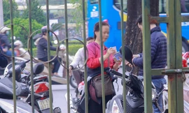 'Chợ đen' nhộn nhịp buôn vé trước trận giao hữu Việt Nam - Triều Tiên