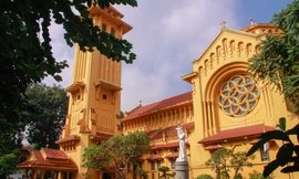 Các nhà thờ lớn ở Hà Nội rực rỡ sắc màu đón Giáng sinh