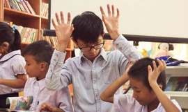 8x khiếm thính bỏ ước mơ riêng để chăm lo cho những đứa trẻ cùng cảnh