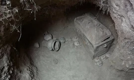 Hy Lạp: Đỗ xe dưới bóng cây, phát hiện hầm mộ cổ 3.400 năm