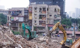 Bắt đầu xóa sổ chung cư cũ trên 'đất vàng' Hà Nội